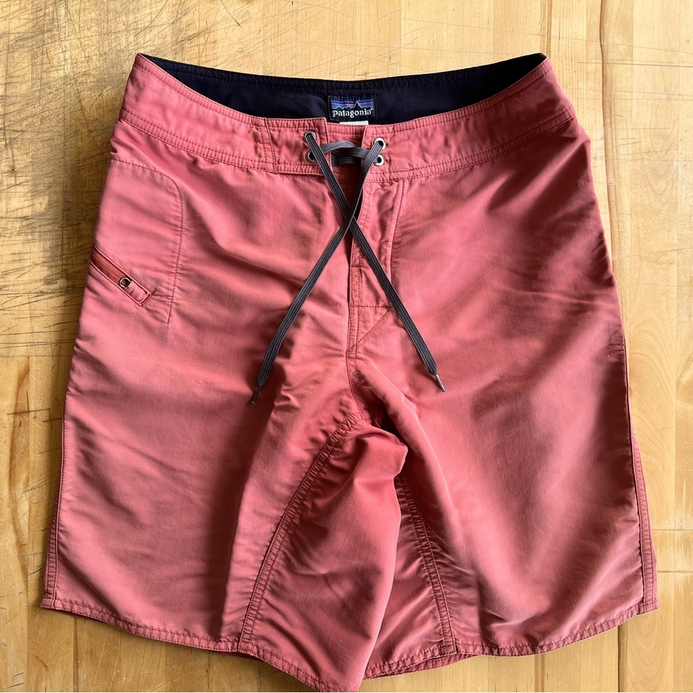 Patagonia Men's Shorts size 30- Coral
